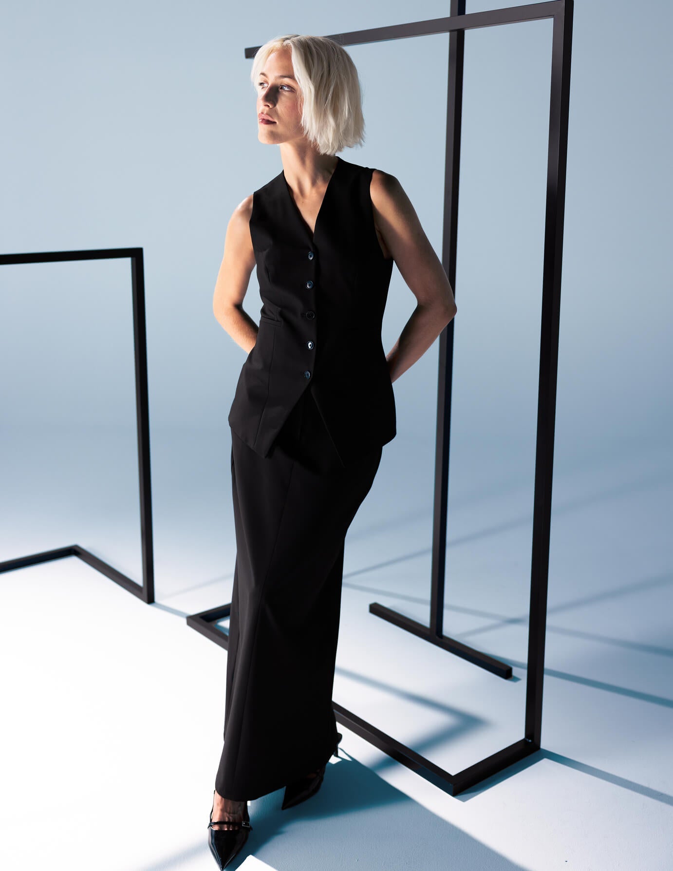 Essential Vest Long Black